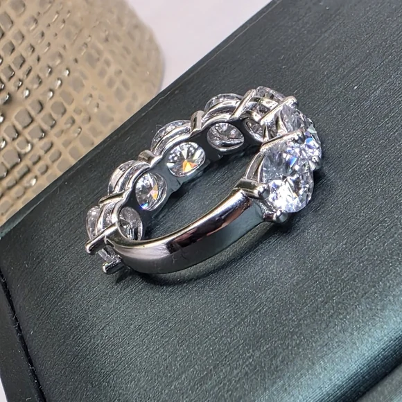 💎 7-Carat Moissanite Silver Ring – Brilliant D-Color Stones, S925 Silver - Picture 5 of 7